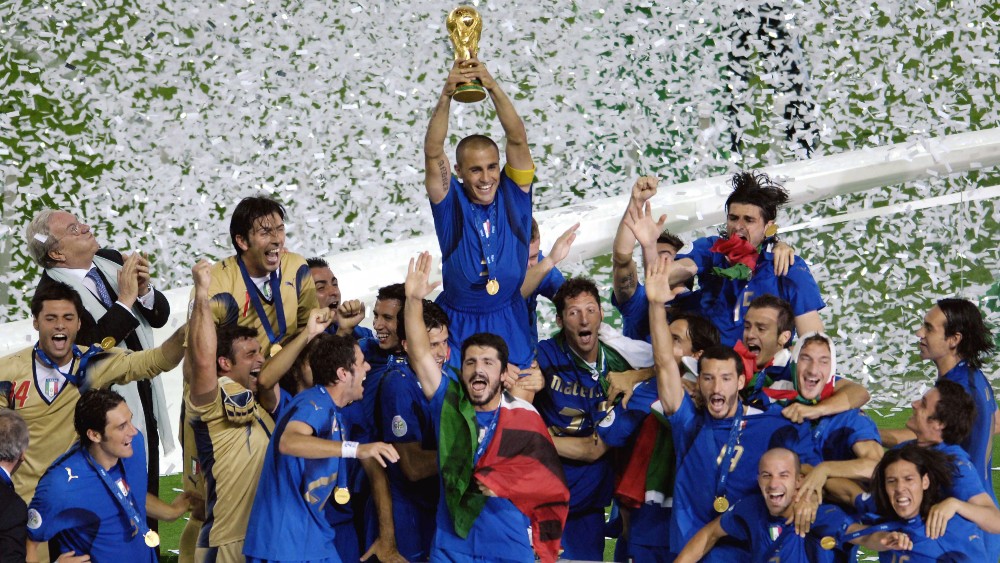 Italija slavi, Zidane tragičar