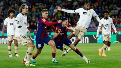 VIDEO Barca se spasila u završnici: S igračem više slomila Valenciju i preskočila  Gironu