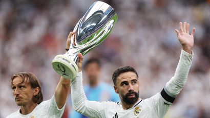 Modrić i Carvajal s Uefinim Superkupom. FOTO: REUTERS/Violeta Santos Moura