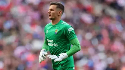 Barcelona će se u subotu vratiti na Camp Nou prvi put nakon 2,5 godine, ugostivši Athletic Club pred kapacitetom od 45 400 navijača. Za mnoge igrače Barcelone ovo će biti prvi put da igraju na domaćem stadionu, a to će biti i prvi put za Hansija Flicka.  Trener Barcelone rekao je da se njegova momčad veseli svojoj prvoj utakmici na Camp Nouu ove sezone, kao dijelu dugo očekivanog povratka.  „Svi jedva čekamo povratak kući. Naš protivnik ima sjajnu sezonu i ovo je sjajna prilika da procijenimo gdje se nalazi