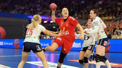 REUTERS/Leon Kuegeler