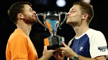 REUTERS/Jaimi Joy, Tingshu Wang