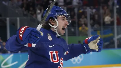 AARON JOSEFCZYK/NEWSCOM