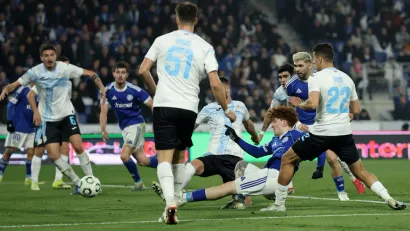 REUTERS/Christian Hartmann