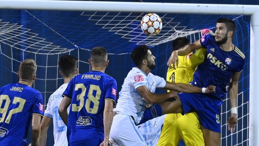 Šest pogodaka, preokreti i pregršt prilika: Dinamo i Rijeka podijelili bodove u jednom od najboljih derbija u povijesti (VIDEO)