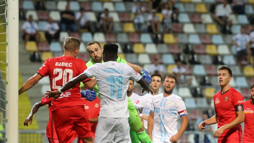 Stigli sastavi (Rijeka - Šibenik): Domaćin uz puno promjena, za Šibenik braća Jakoliš od prve minute