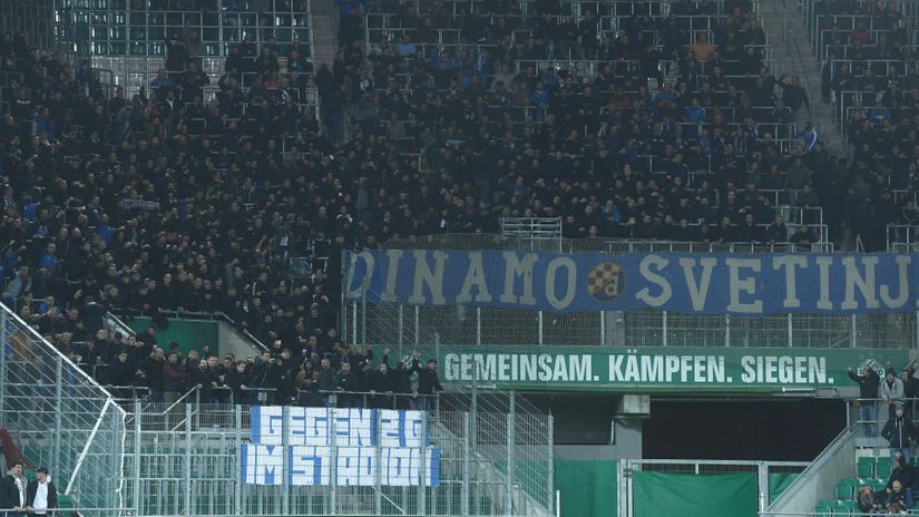 Navijači Dinama zaplavili zelene tribine Rapidovog stadiona (FOTOGALERIJA)