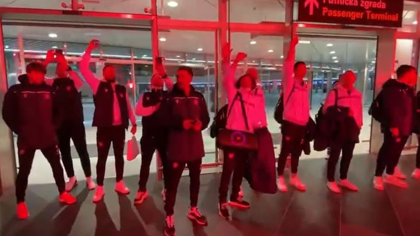 Hajduk spektakularno dočekan na splitskom aerodromu (VIDEO)