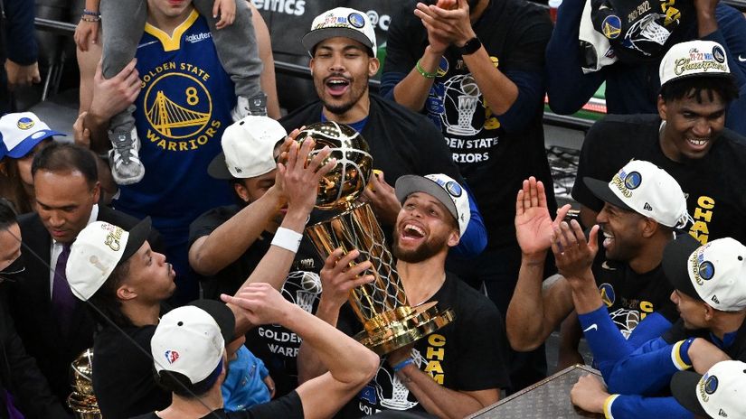 Golden State u samo dvije godine prešao put od dna do vrha: MVP Curry vodio Warriorse do novog naslova (VIDEO)