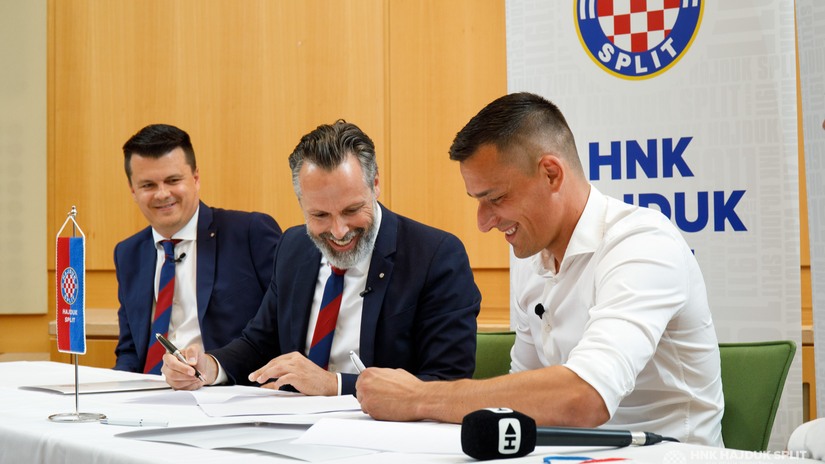 Kalinić raskinuo s Aston Villom i potpisao s Hajdukom na tri godine
