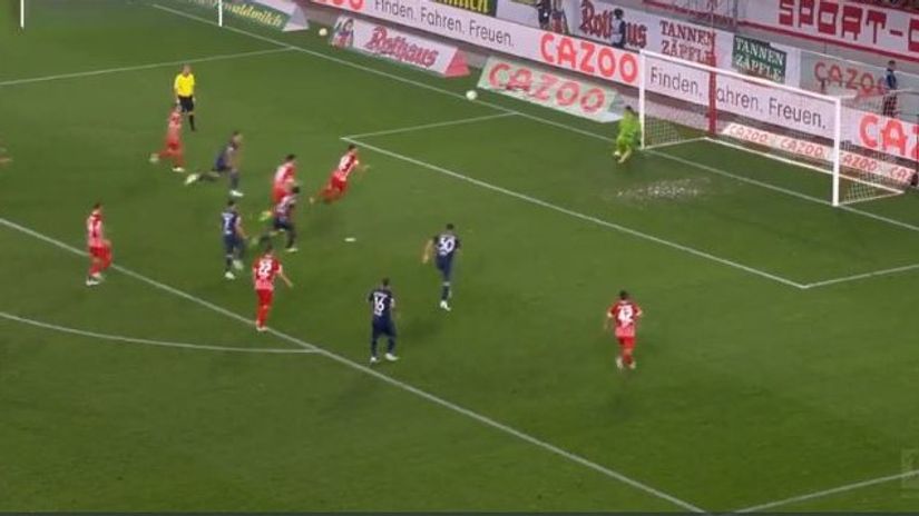 Uspješan penal iz trećeg pokušaja? Daj što daš! Bundesligaški gol koji je digao tribine na noge (VIDEO)