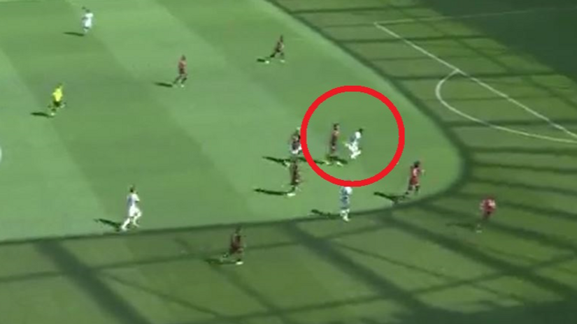 Start iz noćne more: Bivši branič Barcelone zaradio crveni karton u devetoj sekundi utakmice! (VIDEO)