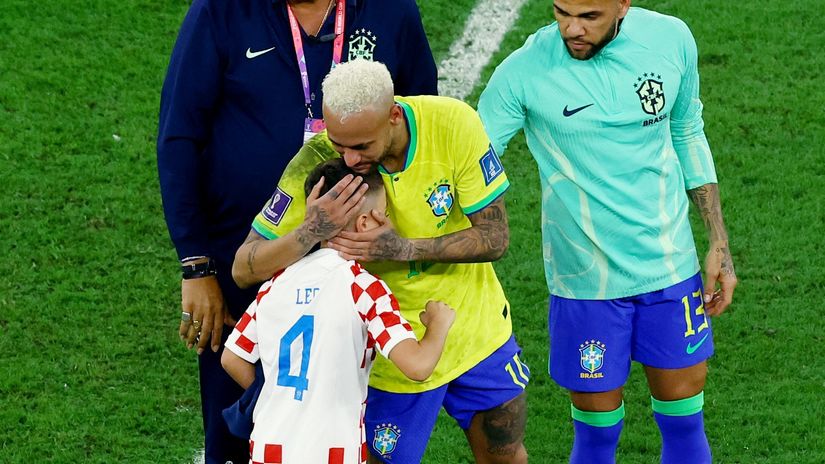 FOTO Da ti srce pukne: Perišićev sinčić tješio Neymara, Modrić dao podršku Brazilcima nakon pobjede