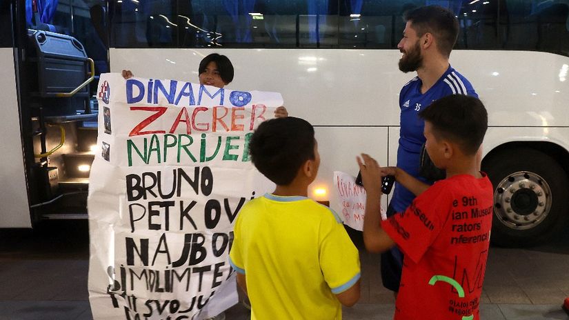 FOTO Mali Kazahstanci zaskočili 'dinamovce' i dočekali ih kao najveće nogometne zvijezde