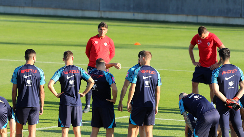 FOTO Vatreni trenirali  na pomoćnom terenu, štede travnjak Rujevice