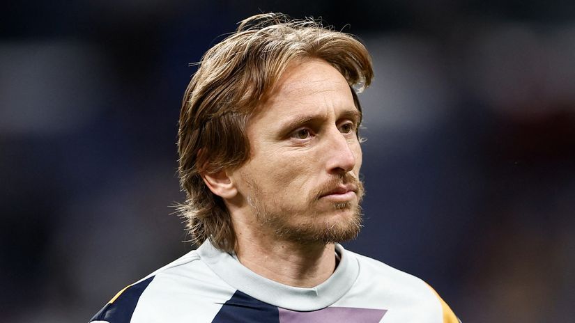 Modrić napustio igru zbog ozljede, Ancelotti umiruje: "Luka je samo preopteretio mišić, to je sve"