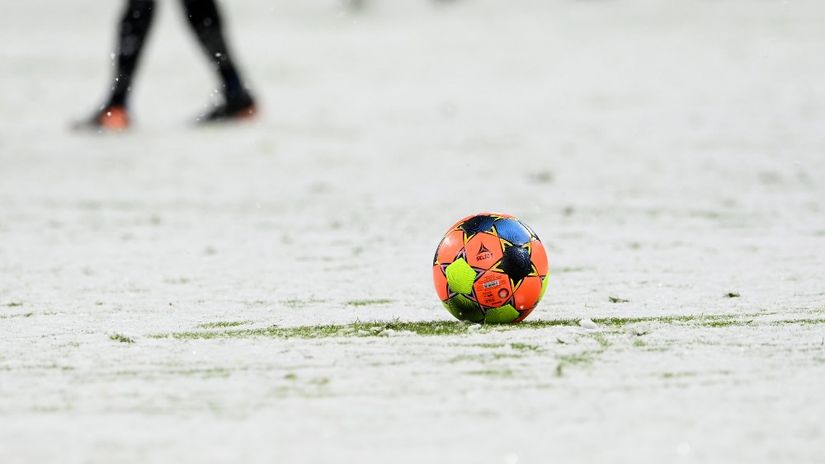 FOTO Službeno: Odgođen sudar Bayerna i Uniona, autobus Bjeličine momčadi zameten u snijegu