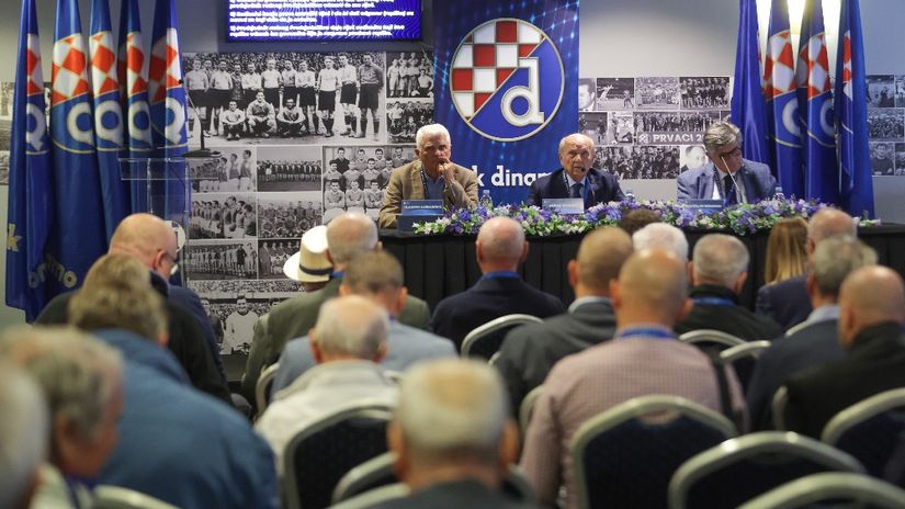 Povijesna izvanredna Skupština: Dinamo prihvatio novi Statut! Vedriš kritizirao financijski plan! Suspendirana odluka iz 2018.!