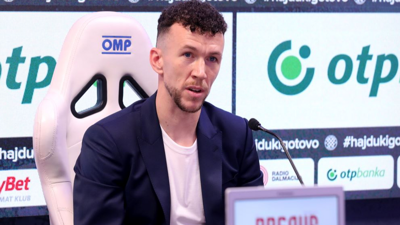 Perišić nakon potpisa: "Nadam se povratku u travnju i trofeju s Hajdukom koji će mi biti najdraži"