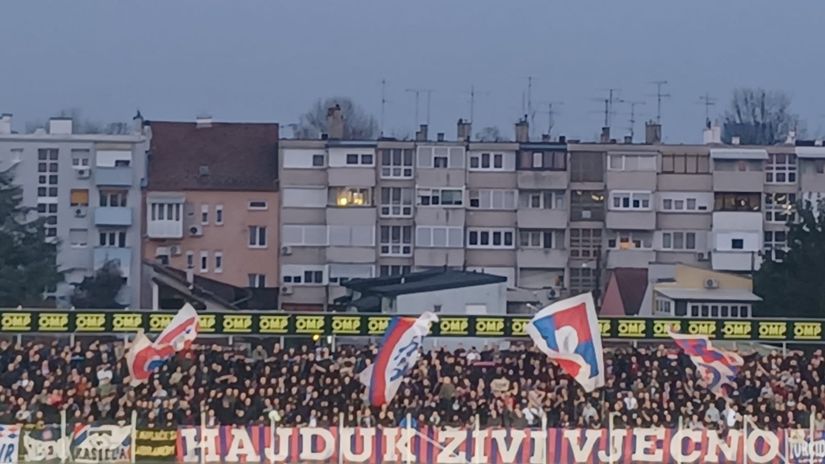 Hajduk u Kranjči (opet) na domaćem terenu, veliki pljesak 'Barakudama'. Obračun na zapadnoj tribini!