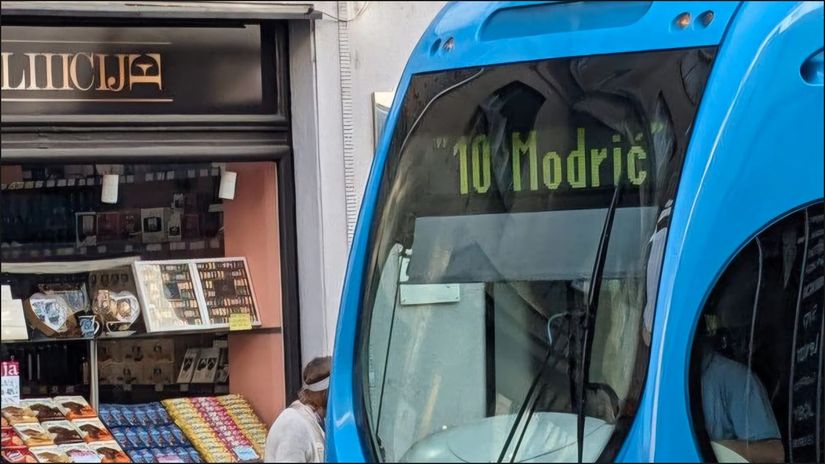 FOTO Nova 'delicija' Dinamovog marketinga: Zagrebom vozi tramvaj „Modrić 10“
