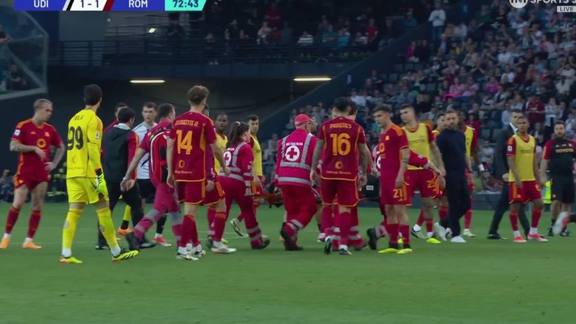 VIDEO Prekinuta utakmica Udinese - Roma nakon što se branič srušio na teren
