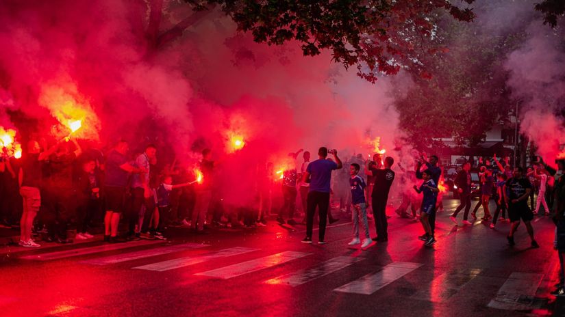 FOTO Nije se slavilo samo u Zagrebu: 'Pola' Hercegovine na čitlučkim ulicama, navijači 'okrenuli' vola od gotovo 500 kg!