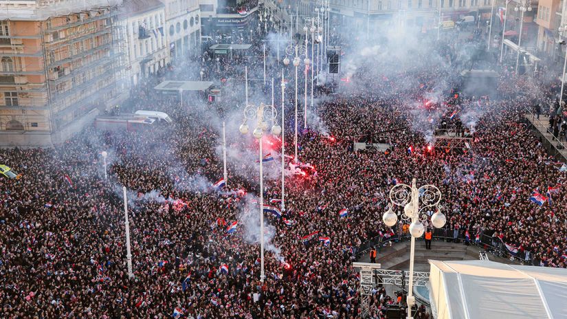 Hrvatski rukometaši dočekani pred krcatim zagrebačkim trgom: “Ljudi, vi ste potpuno ludi”