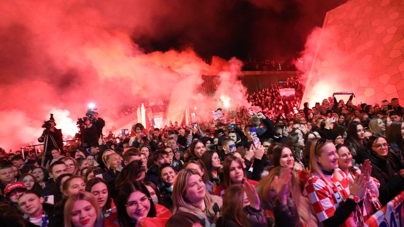 FOTO Doček rukometaša diljem Lijepe naše i BiH: Pešić stigao u 'fići', u Mostaru posebno emotivno