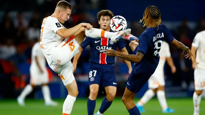 REUTERS/Christian Hartmann