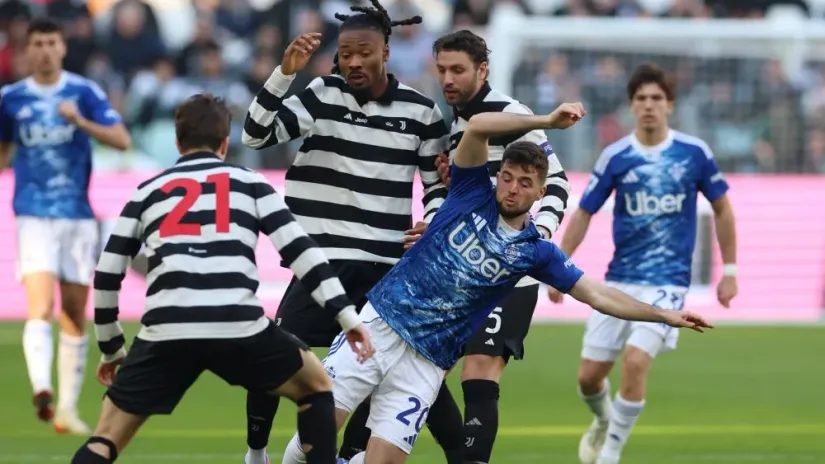 REUTERS/Ciro De Luca