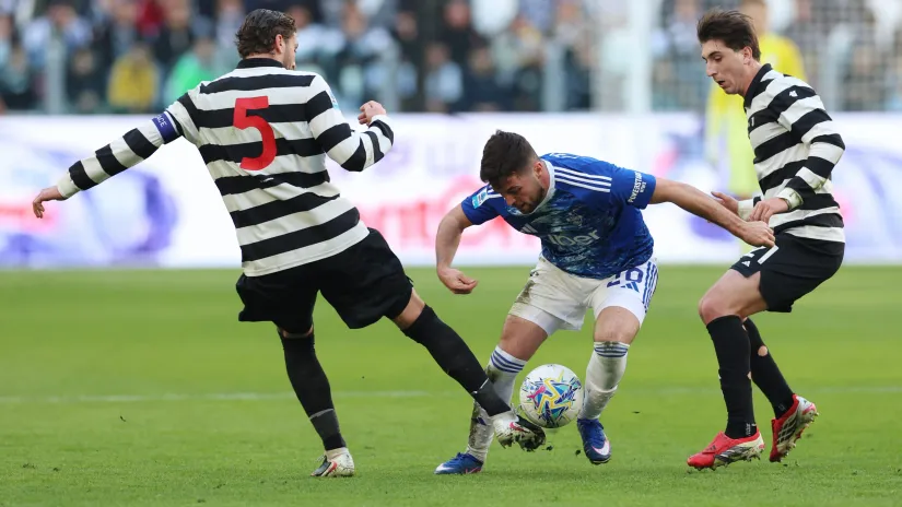 REUTERS/Ciro De Luca