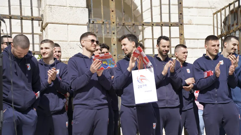 HRS/Kolektiff images