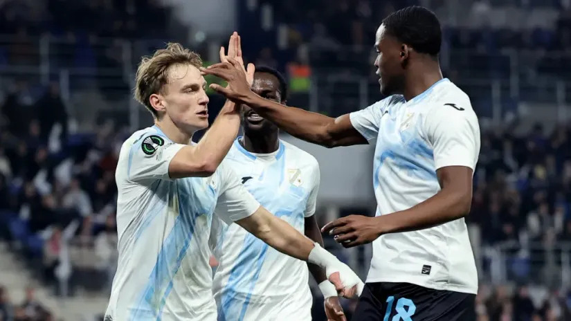 REUTERS/Christian Hartmann