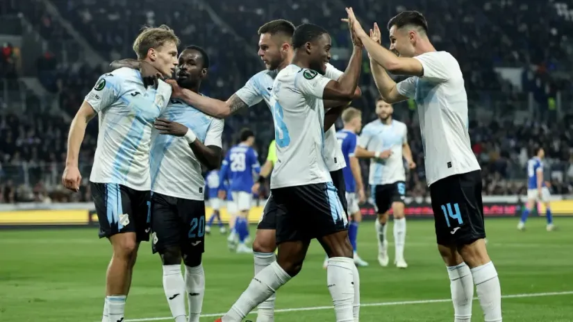 REUTERS/Christian Hartmann