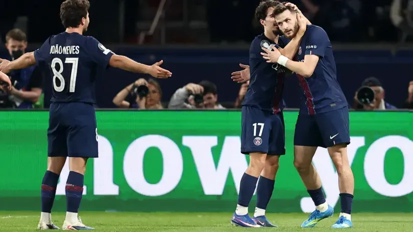 REUTERS/Christian Hartmann