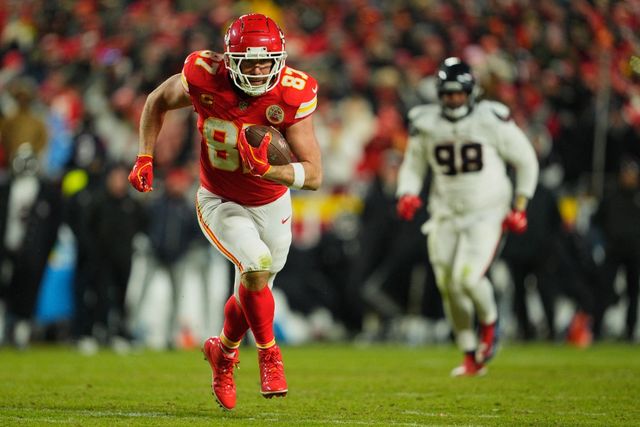 Travis Kelce u akciji. Jay Biggerstaff-Imagn Images