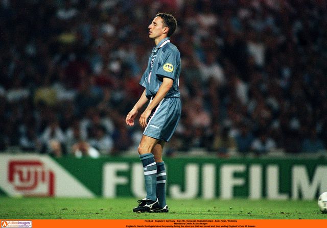 Očajni Southgate nakon promašaja s bijele točke protiv Njemačke u polufinalu Eura 1996. Foto: Action Images