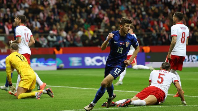 Sučić slavi pogodak za 2-1 vodstvo Hrvatske. Foto: REUTERS/Kacper Pempel