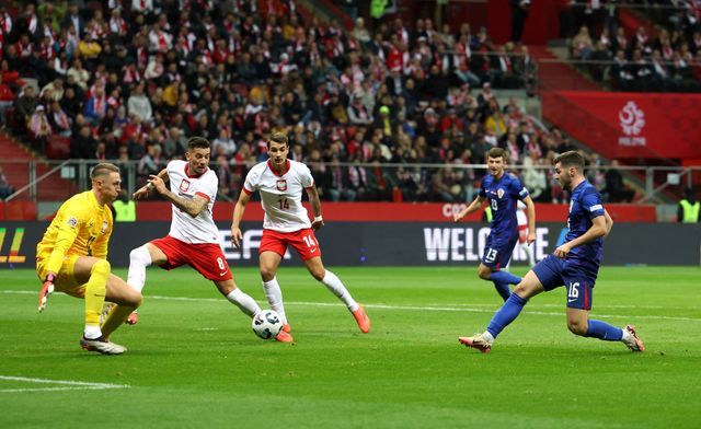 Baturina zabija za 3-1 vodstvo Vatrenih. Foto: REUTERS/Kacper Pempel