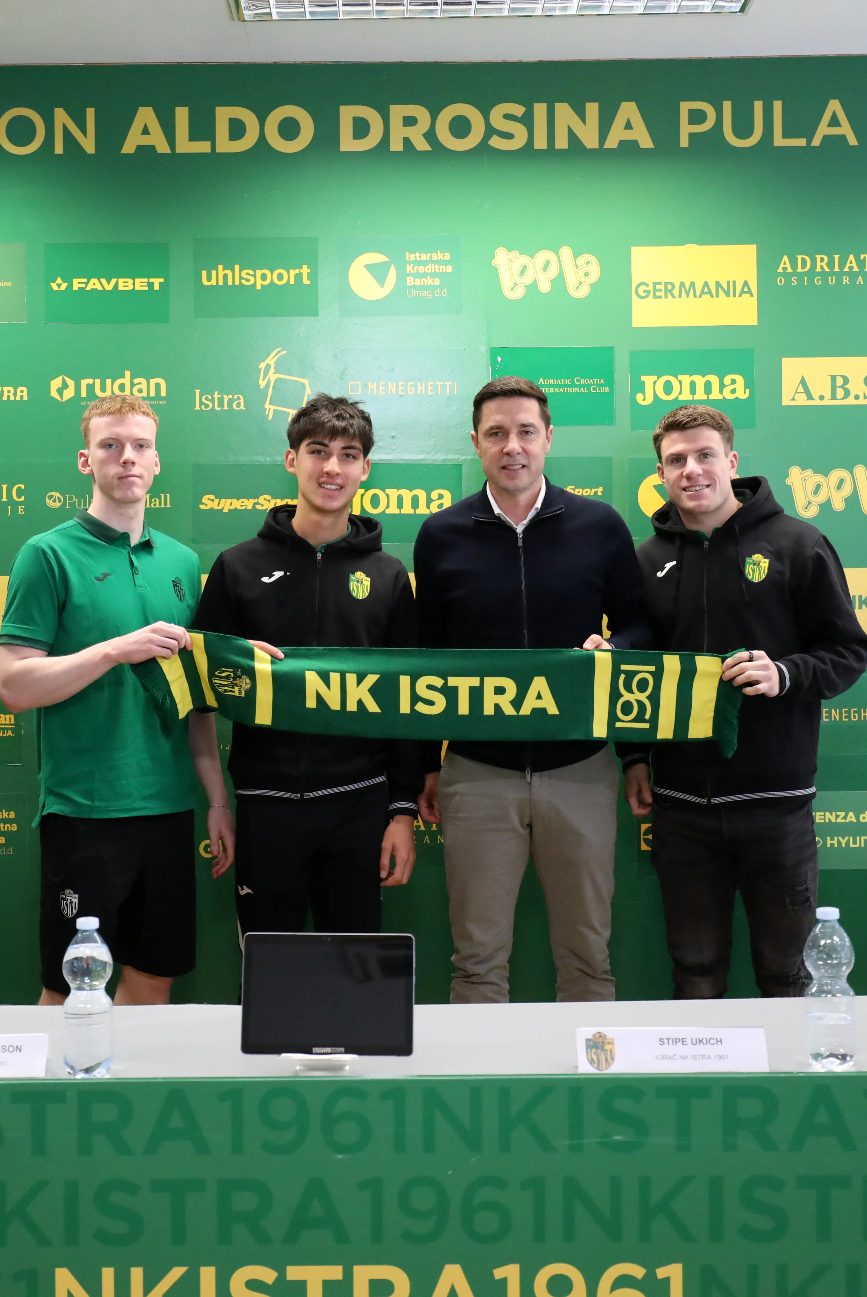 Na prestavljanju sa Stipom Ukichem, Sašom Bjelanovićem i Vinkom Rozićem, siječanj 2025. godine. Foto: Sasa Miljevic / PIXSELL