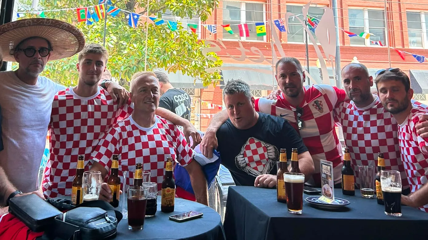 Navijači u pubu!