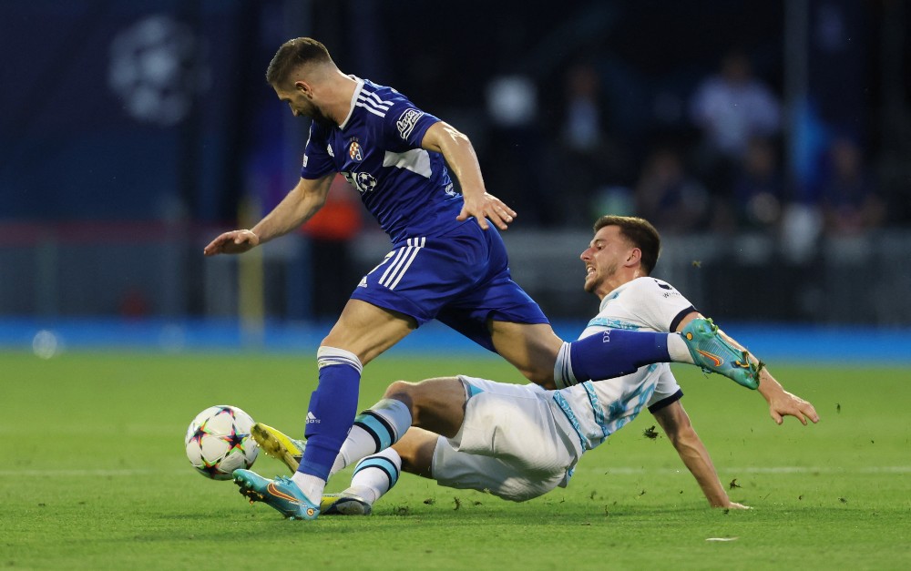 Luka Ivanušec i Mason Mount. REUTERS/Antonio Bronic