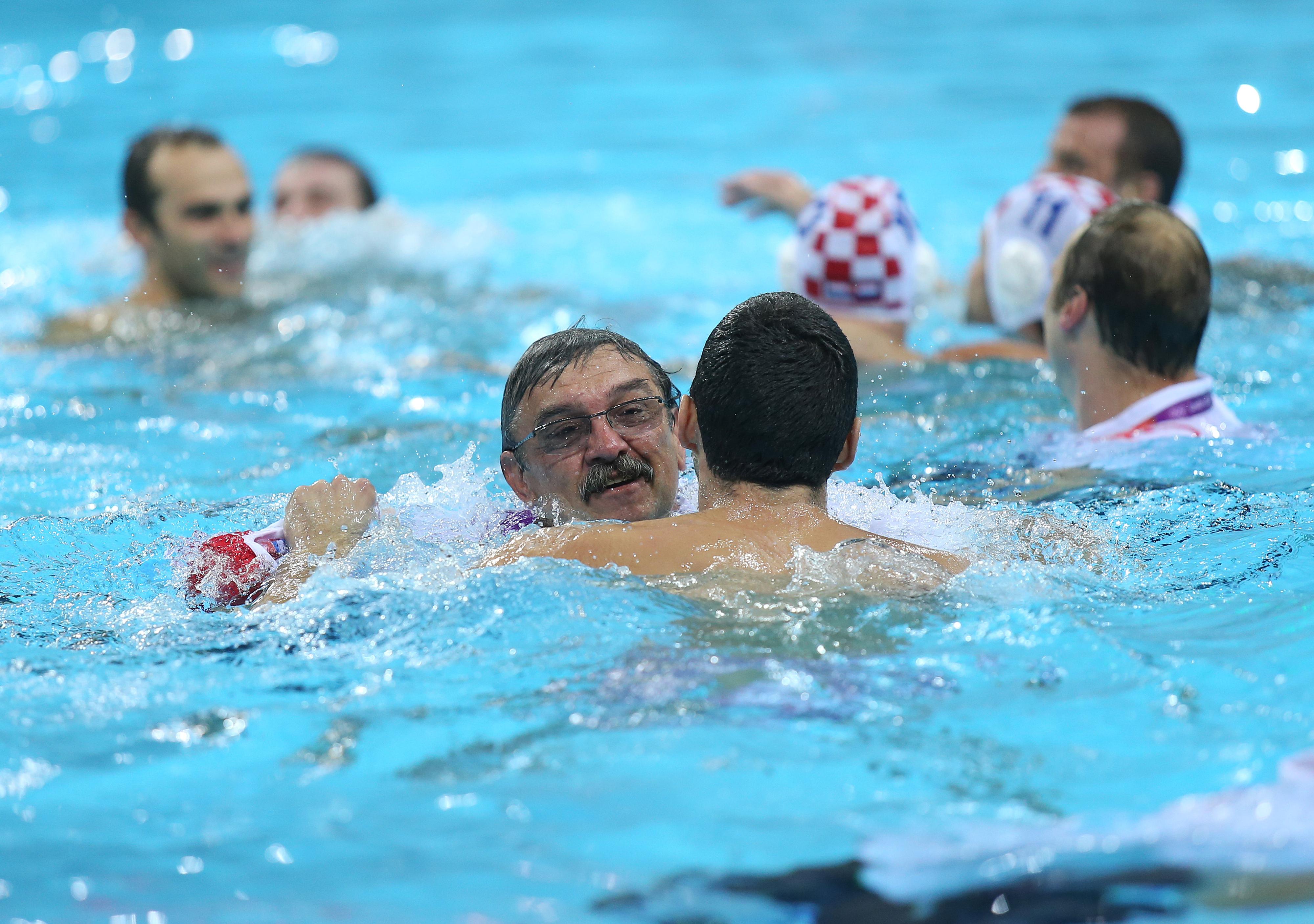 Slavljeničko kupanje nakon četvrtog olimpijskog zlata (Igor Kralj/Pixsell)