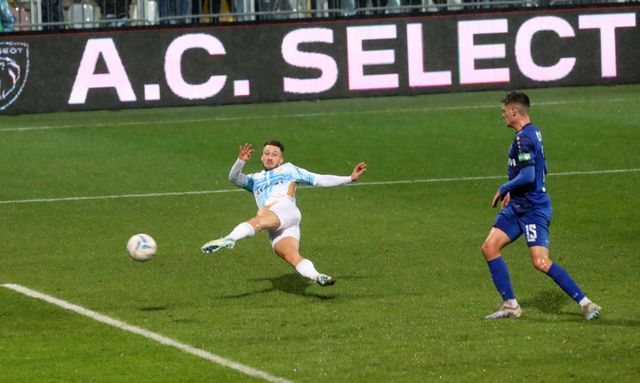 Trenutak kada Pašalić zabija za 1-0. Foto: Goran Kovacic/PIXSELL