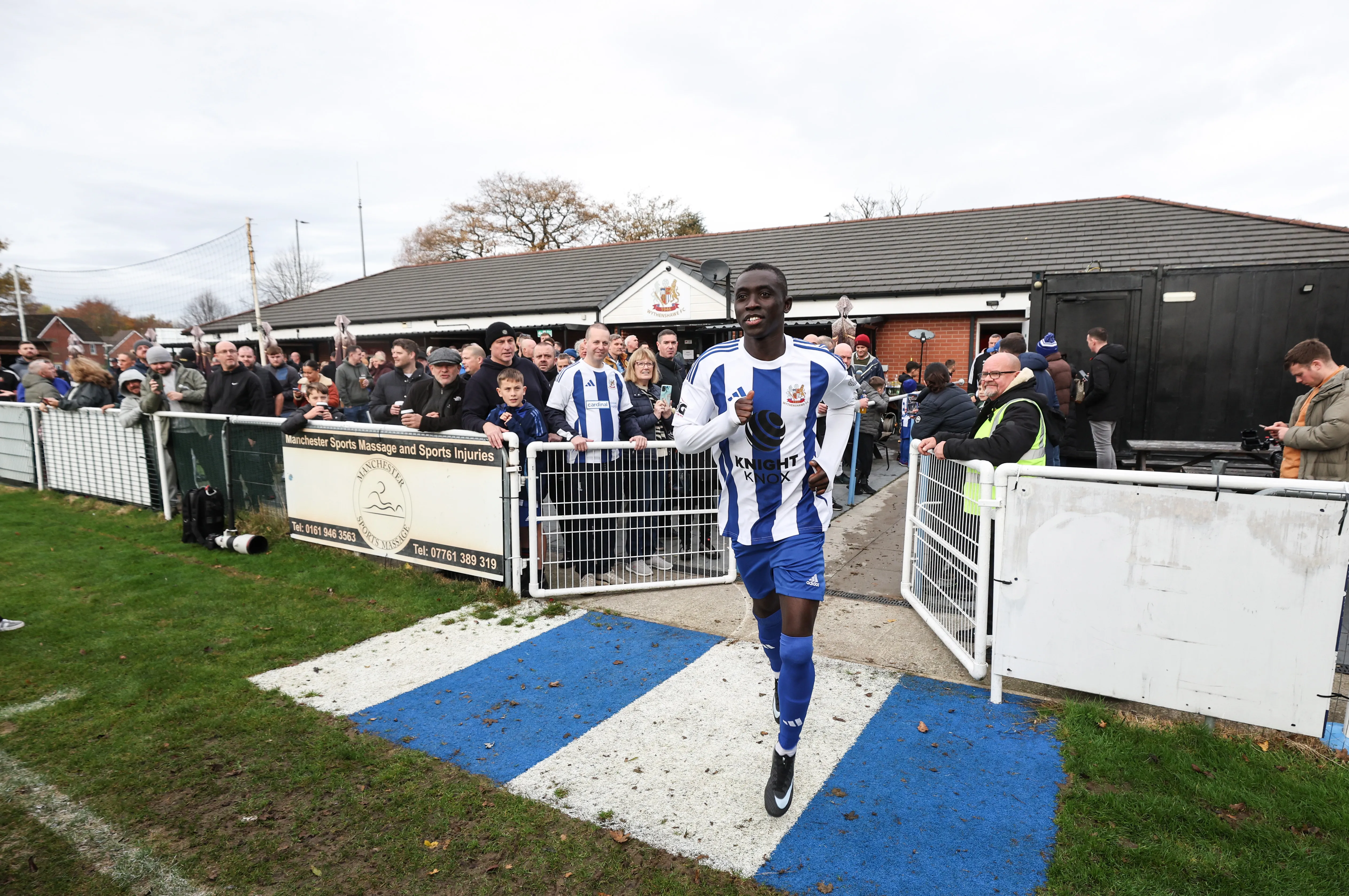 Nakon Palm City FC-a, Papiss Cisse se vratio u Englesku gdje se priključio momčadi lokalnih veterana za koje još igraju Stephen Ireland, Danny Drinkwater, George Boyd i Maynor Figueroa. Foto: Bradley Ormesher/NEWS SYNDICATION