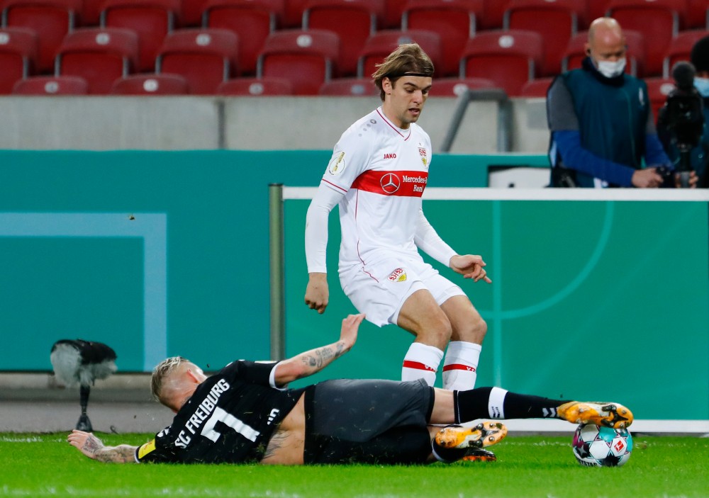 Borna Sosa u ogledu protiv Freiburga. Foto: Reuters